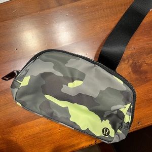 Lululemon Everywhere Belt Bag